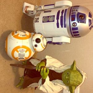 Star Wars action figures, Yoda, R2D2, and BB8